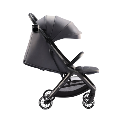Carrinho de bebé cinzento escuro com rodas duplas e suporte para copos