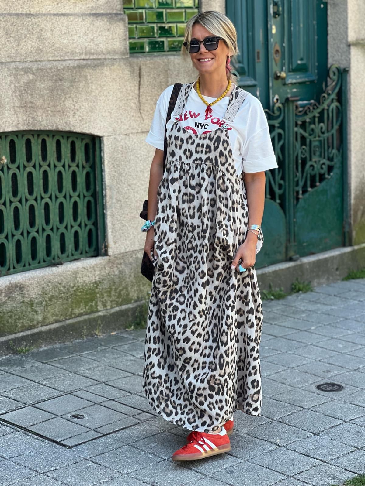 Saia&#x20;jardineira&#x20;leopardo&#x20;de&#x20;linho