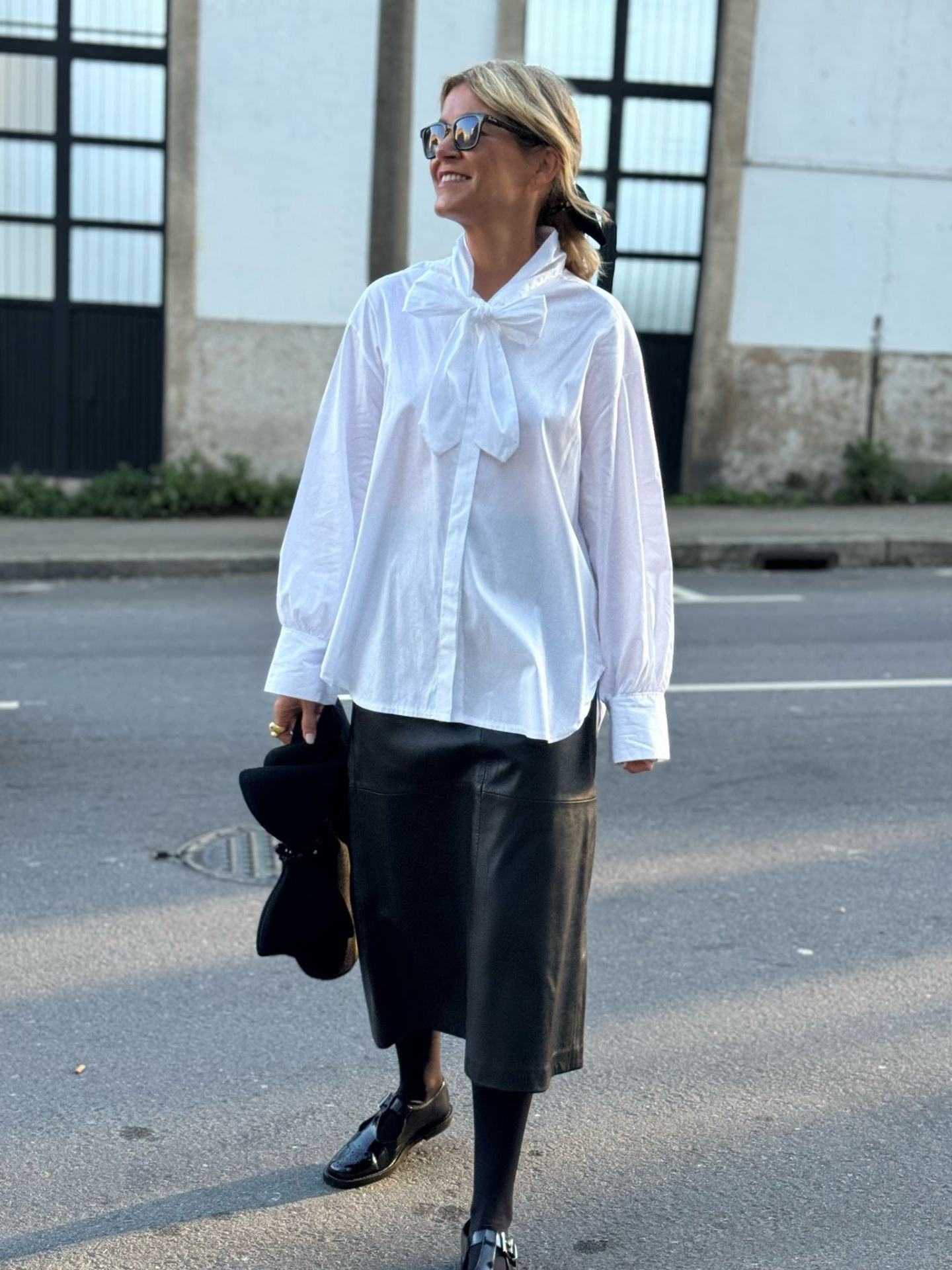 Camisa&#x20;branca&#x20;la&#x00E7;o