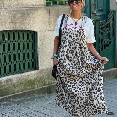 Saia&#x20;jardineira&#x20;leopardo&#x20;de&#x20;linho