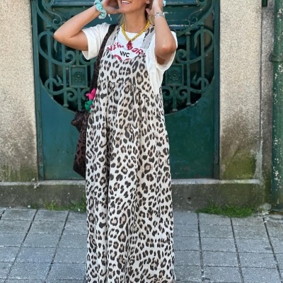 Saia&#x20;jardineira&#x20;leopardo&#x20;de&#x20;linho