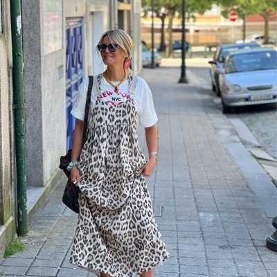 Saia&#x20;jardineira&#x20;leopardo&#x20;de&#x20;linho