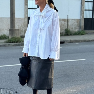 Camisa&#x20;branca&#x20;la&#x00E7;o