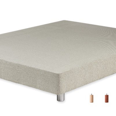 Base de cama cinza claro com pés metálicos prateados sobre fundo branco