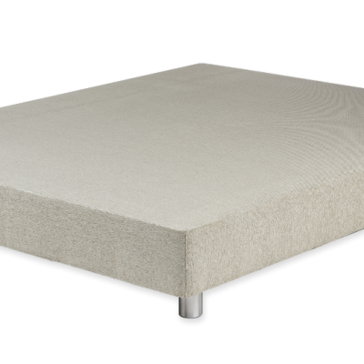 Base de cama bege clara com pés metálicos prateados