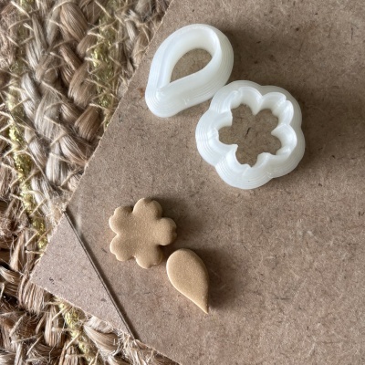 Conjunto de 2 cortadores flor e folha - BC461