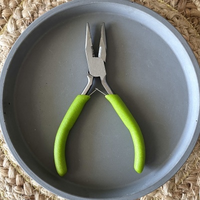 Alicate de pontas achatadas