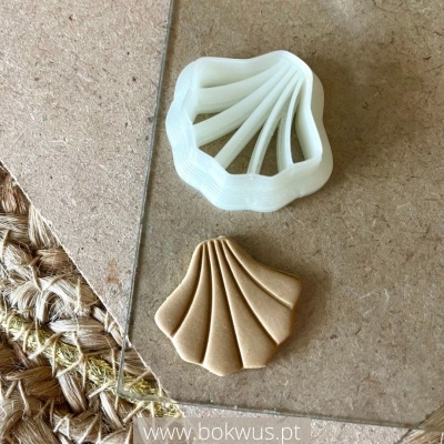 Cortador concha com embossing  (2,2cm) - BC557