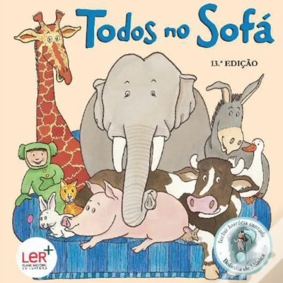 Capa de livro infantil com animais e criança sentados num sofá azul e o título 'Todos no Sofá'