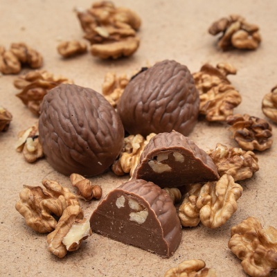 Bombons com Recheio de Praliné e Noz Bombons com Recheio de Praliné e Noz