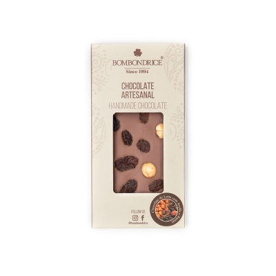 Tablete de Chocolate de Leite com Passas e Avelãs Tablete de Chocolate de Leite com Passas e Avelãs