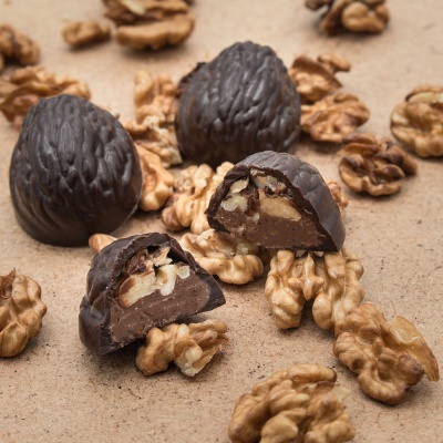 Bombons com Recheio de Praliné e Noz Bombons com Recheio de Praliné e Noz