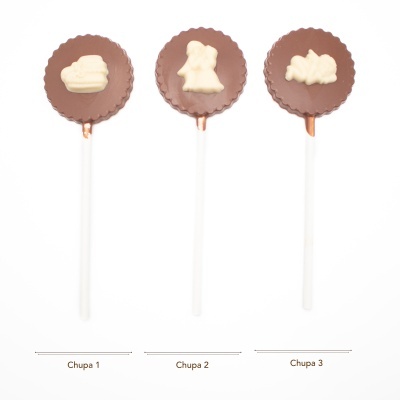 Chupa de Chocolate de Leite c\ Figura de Chocolate Branco Chupa de Chocolate de Leite c\ Figura de Chocolate Branco