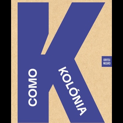 Capa de livro com título COMO KOLÓNIA em fundo castanho claro