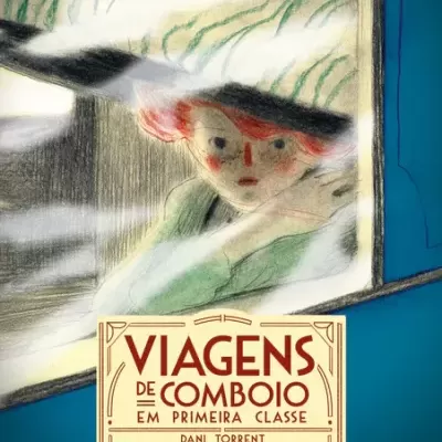 Pessoa ruiva a olhar pela janela de comboio azul com texto promocional.