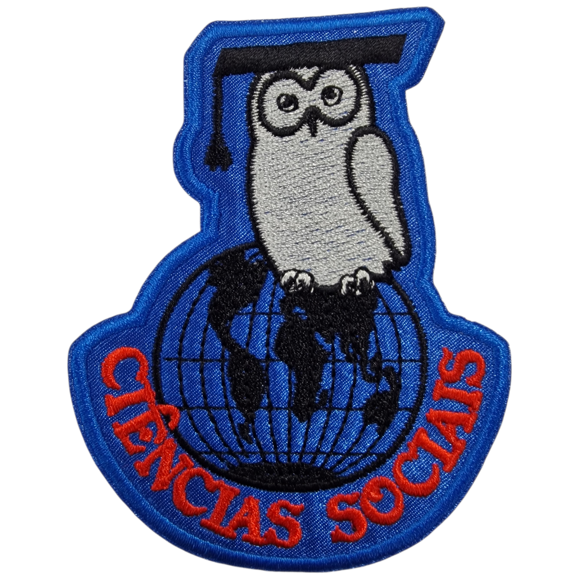 Emblema bordado de ciências sociais com coruja em chapéu de formatura sobre globo