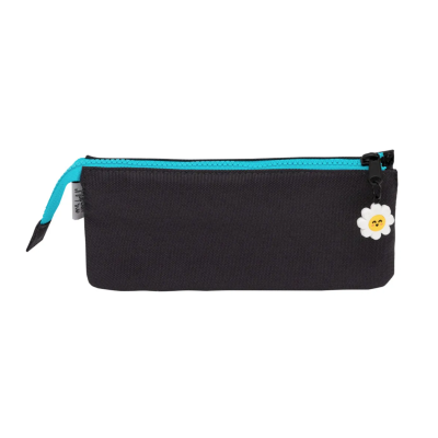 Estojo preto com fecho azul-turquesa e pendente de flor