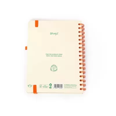 Caderno bege com espiral laranja e texto verde