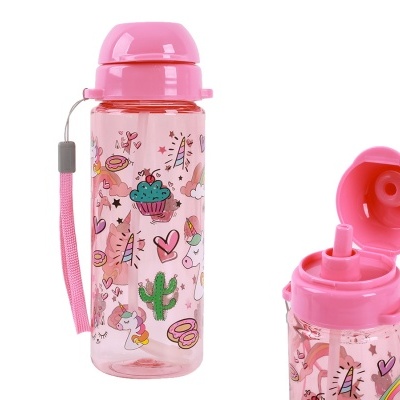 Garrafa de plástico rosa com desenhos de unicórnios e corações