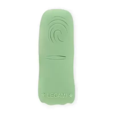 Clipe de papel verde claro com relevo e a marca LEGAMI