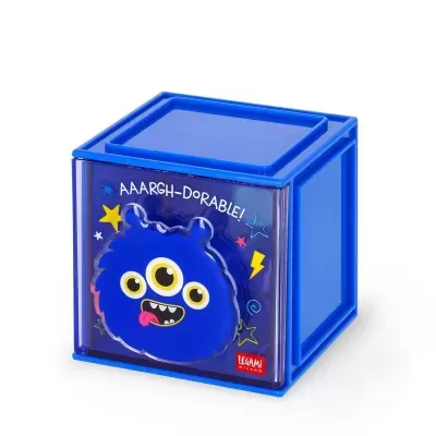 Caixa azul de plástico com decoração de monstro e texto AAARGH-DORABLE!