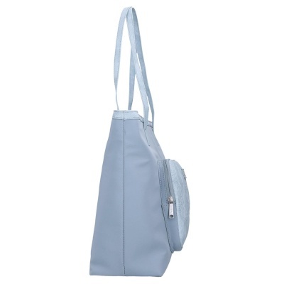 Mala de ombro azul clara com bolso frontal e alças finas