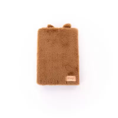 Capa castanha peluda com etiqueta mr. Wonderful e duas orelhas no topo.