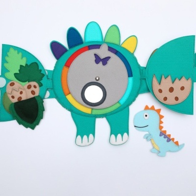 Dinossauro de Viagem | Livro Sensorial | Quiet Book Dinossauro de Viagem | Livro Sensorial | Quiet Book