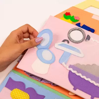 Casa de Boneca | Livro Sensorial | Quiet Book