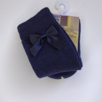 Meias azuis escuras com laço e etiqueta dourada