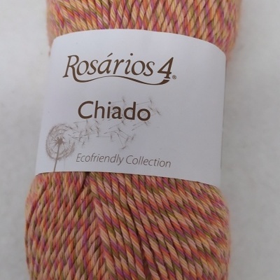 Novelo de fio multicolor Rosários 4 Chiado com etiqueta branca