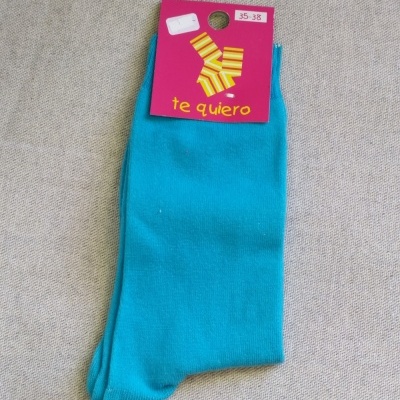 Par de meias azuis com embalagem rosa 'te quiero', tamanho 35-38