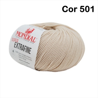 Novelo de lã bege Mondial Super Extrafine Cor 501 com etiqueta