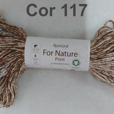 Novelo de fio multicolorido com etiqueta branca e texto 'For Nature Print', 'Cor 117'