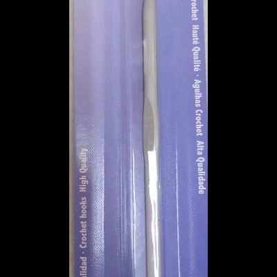 Agulha de crochet branca 5,0 mm na embalagem lilás da marca Close