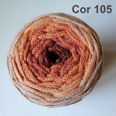 Novelo de fio mesclado em tons terra e cinza com a inscrição Cor 105
