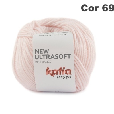 Novelo de lã rosa claro com etiqueta katia e texto Cor 69