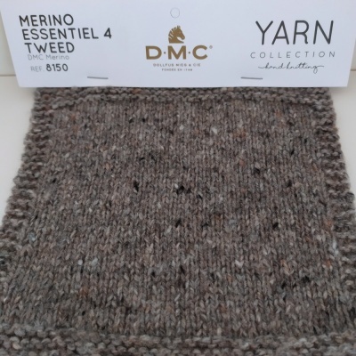 Mostruário de lã Merino Essentiel 4 Tweed castanho com pequenas manchas coloridas e etiqueta da D.M.C.