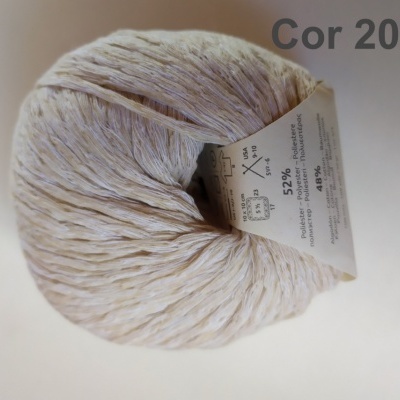 Novelo de fio bege claro Cor 201 com etiqueta de composição e cuidados