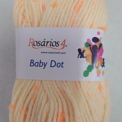 Novelo de lã creme com pontos laranja e etiqueta Rosários4 Baby Dot cor 35