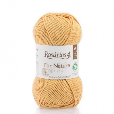 Novelo de lã amarelo claro com rótulo branco e texto Rosários 4 For Nature