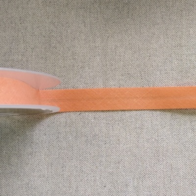 Fita de tecido cor de laranja em rolo com texto Cor 4