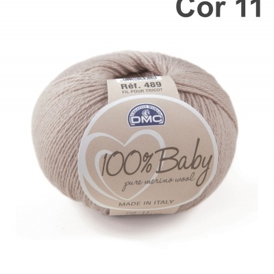 Novelo de lã merino pura bege claro com etiquetas DMC e 100% Baby