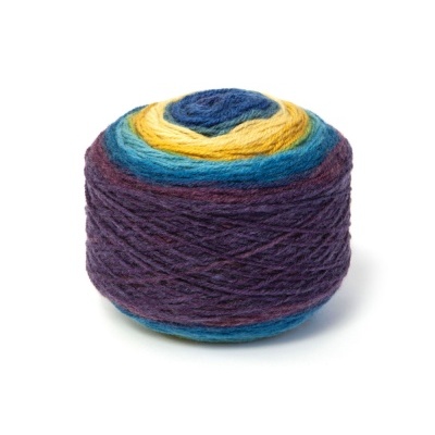 Novelo de lã colorida tons roxo, amarelo e azul com texto Cor 212