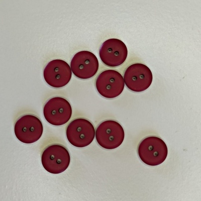 Dez botões redondos bordôs com dois orifícios sobre fundo branco