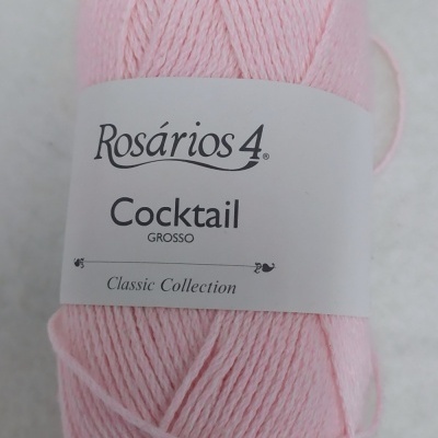 Novelo de lã rosa claro com etiqueta Rosários 4 Cocktail Grosso