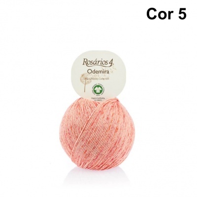 Novelo de fio rosa mesclado Rosários 4 Odemira cor 5 com etiqueta redonda branca