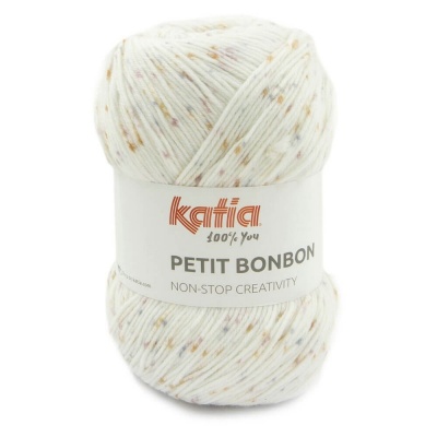 Novelo de lã branco com pequenas manchas coloridas da marca Katia Petit Bonbon