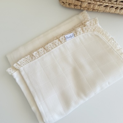 Fralda de Pano com bordado inglês