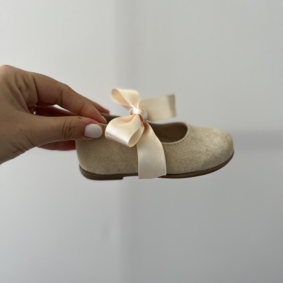 Sapatinho Princesa com laço em cetim